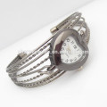 2015 BW004 schöne Mädchen-Armband-Uhr-romantische Herz-Form-Armband-Uhr-Verpackungsketten-Uhr